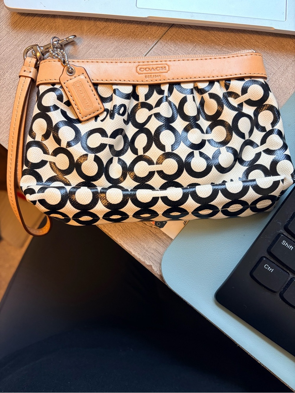 VTG Coach Leah Pop Art Wristlet Black Cream Canvas Tan Vachetta Trim Pouch Y2K